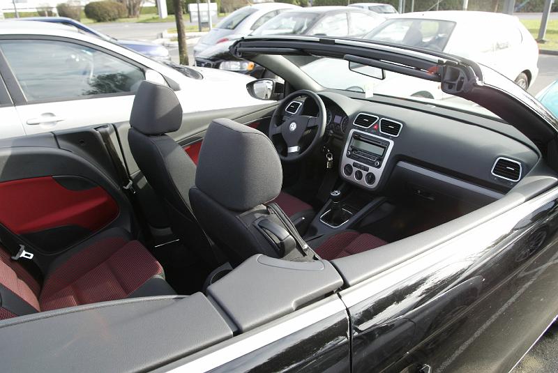 Volskwagen EOS03.JPG - une auto très agréable à conduire, un système de toit amovible très sophistiqué...vivement les beaux jours !